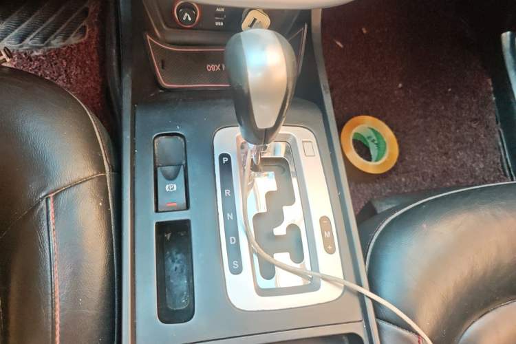 Used Bestune X80 2013 2.0L automatic luxury version Gear Lever