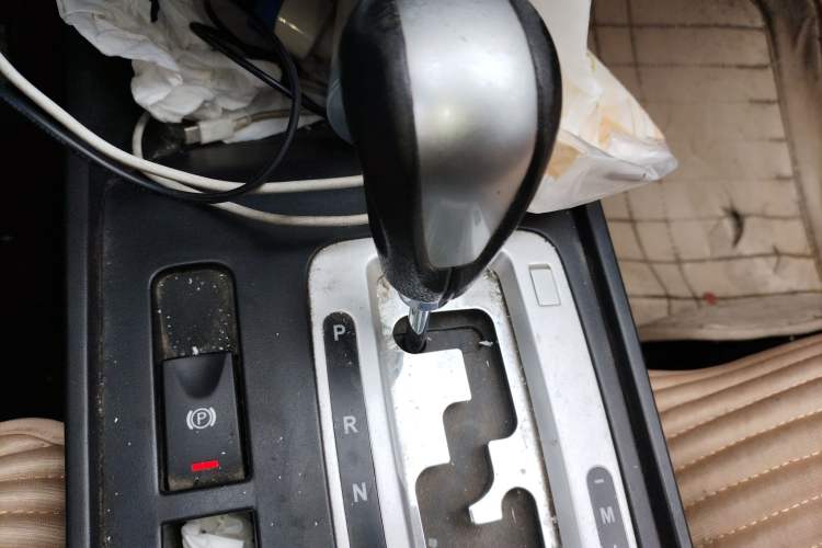 Used Bestune X80 2013 2.0L automatic comfort version Gear Lever