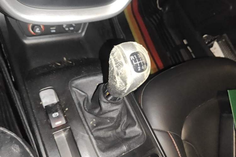 Used Bestune X80 2013 2.0L manual luxury version Gear Lever