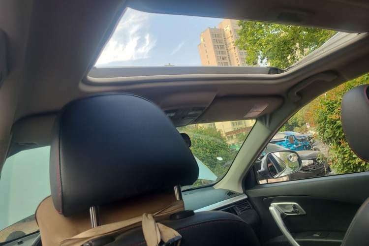 Used Bestune X80 2013 2.0L manual luxury version Headliner