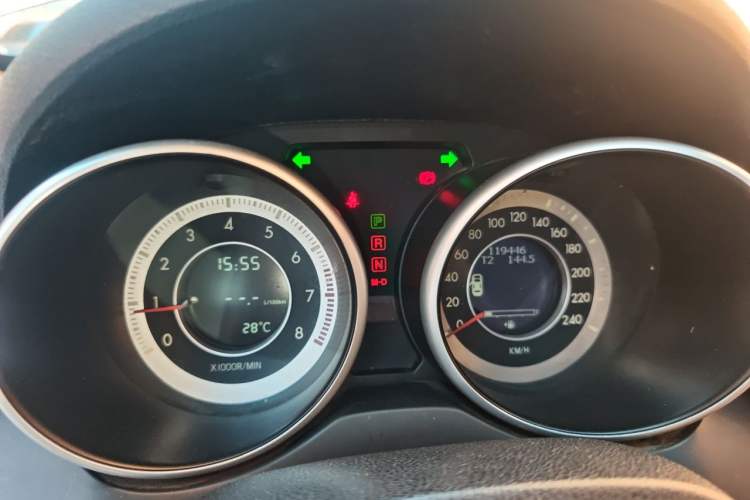 Used Bestune X80 2013 2.0L automatic luxury version Instrument Cluster