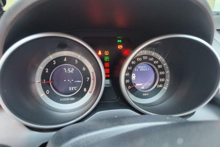 Used Bestune X80 2013 2.0L automatic luxury version Instrument Cluster