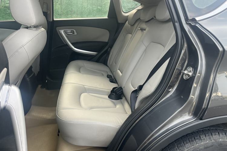 Used Bestune X80 2013 2.0L manual luxury version Interior 1