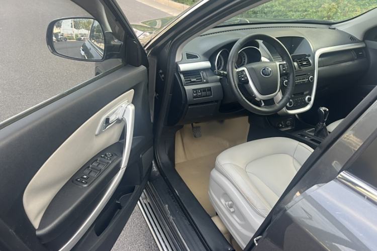 Used Bestune X80 2013 2.0L manual luxury version Interior 2