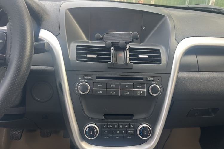 Used Bestune X80 2013 2.0L manual luxury version Interior 4
