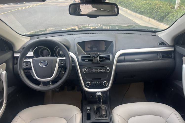 Used Bestune X80 2013 2.0L manual luxury version Interior 8