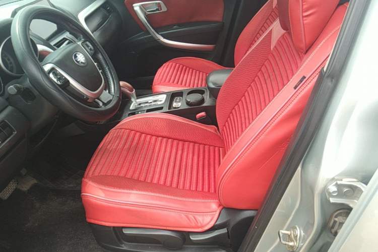 Used Bestune X80 2013 2.0L automatic comfort version Left Front Seat