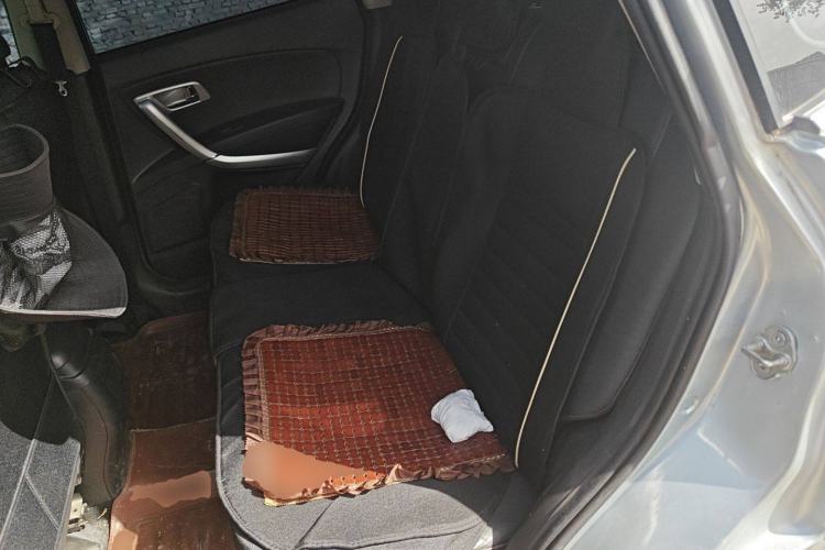 Used Bestune X80 2013 2.0L automatic luxury version Left Rear Seat