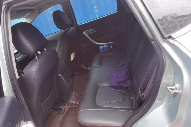 Used Bestune X80 2013 2.0L automatic comfort version Left Rear Seat