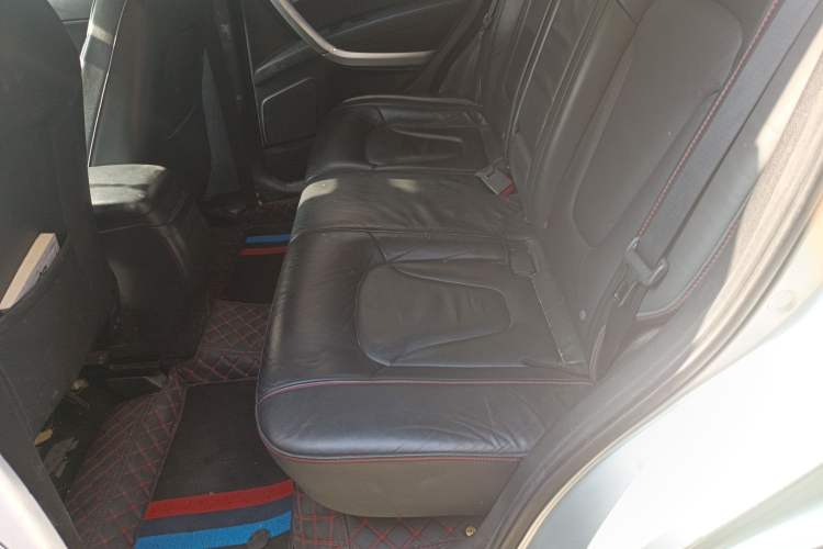 Used Bestune X80 2013 2.0L automatic luxury version Left Rear Seat