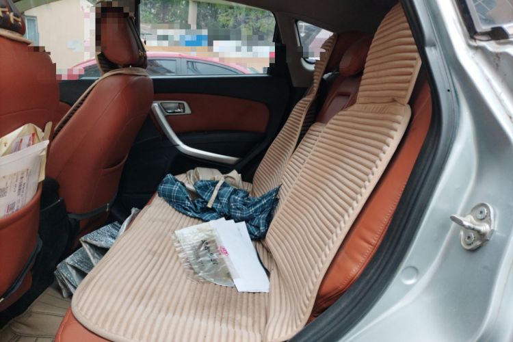 Used Bestune X80 2013 2.0L automatic comfort version Left Rear Seat