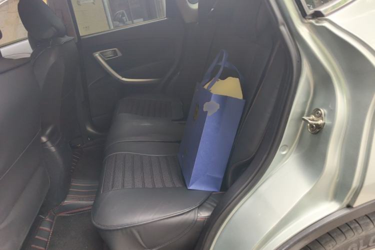 Used Bestune X80 2013 2.0L automatic luxury version Left Rear Seat