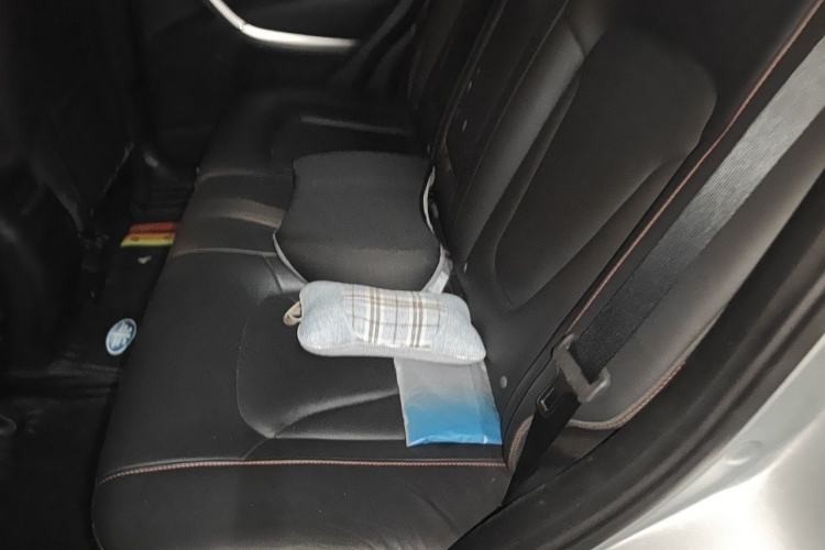 Used Bestune X80 2013 2.0L manual luxury version Left Rear Seat