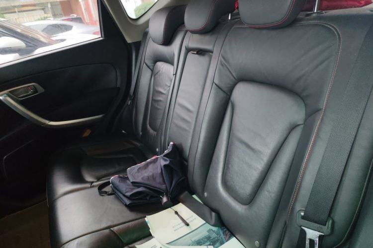 Used Bestune X80 2013 2.0L automatic luxury version Left Rear Seat