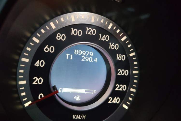 Used Bestune X80 2013 2.0L automatic luxury version Odometer Close Up