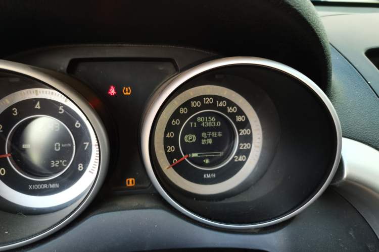 Used Bestune X80 2013 2.0L manual luxury version Odometer Close Up