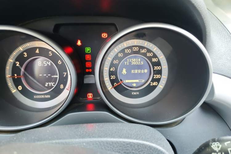 Used Bestune X80 2013 2.0L automatic comfort version Odometer Close Up