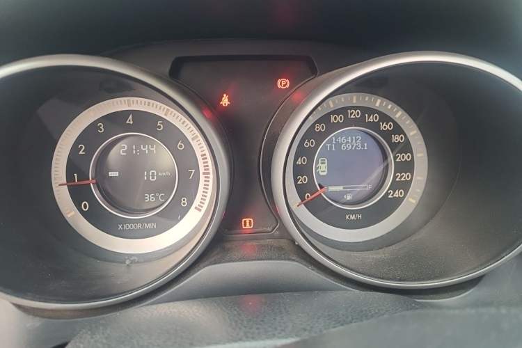 Used Bestune X80 2013 2.0L manual luxury version Odometer Close Up