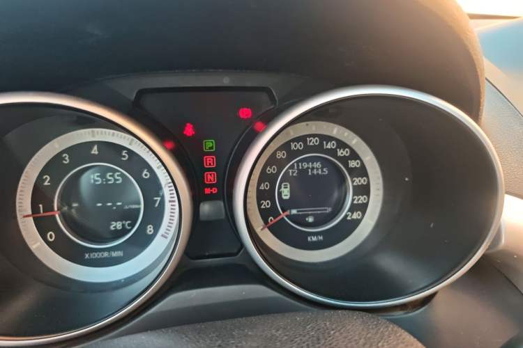 Used Bestune X80 2013 2.0L automatic luxury version Odometer Close Up