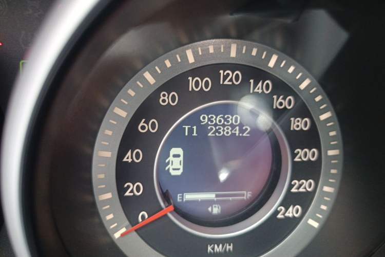Used Bestune X80 2013 2.0L automatic comfort version Odometer Close Up