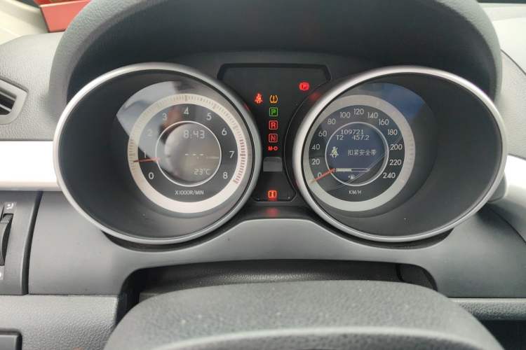 Used Bestune X80 2013 2.0L automatic luxury version Odometer Close Up