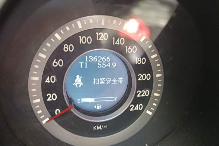 Used Bestune X80 2013 2.0L automatic luxury version Odometer Close Up