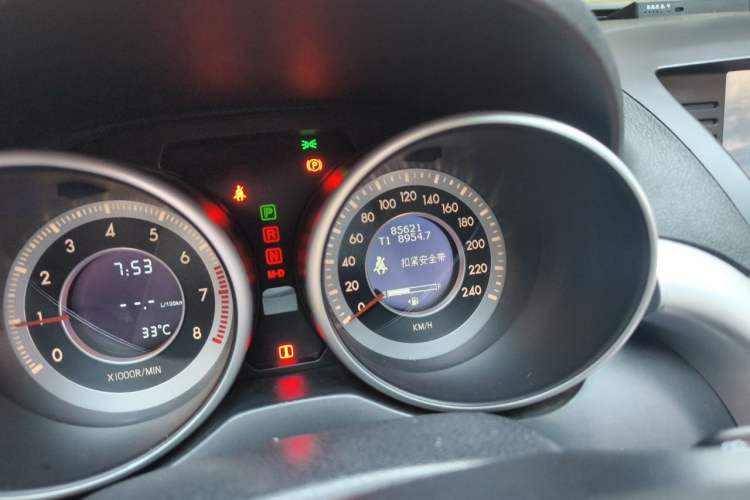 Used Bestune X80 2013 2.0L automatic luxury version Odometer Close Up