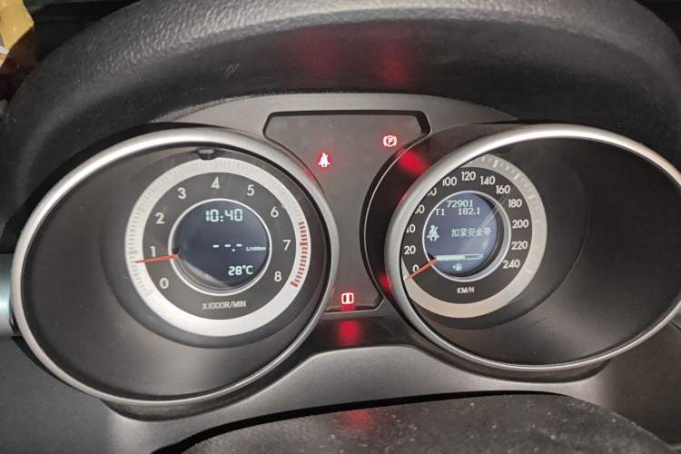 Used Bestune X80 2013 2.0L manual luxury version Odometer Close Up