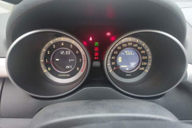 Used Bestune X80 2013 2.0L automatic comfort version Odometer Close Up