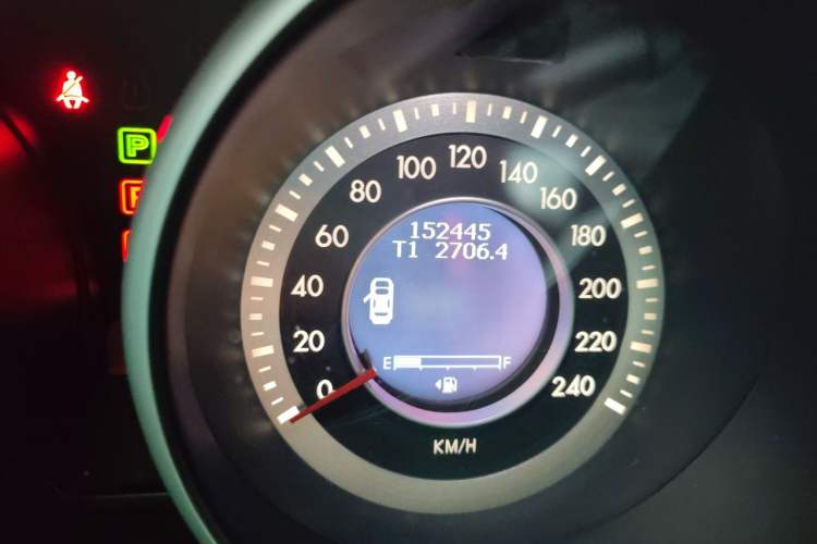 Used Bestune X80 2013 2.0L automatic luxury version Odometer Close Up