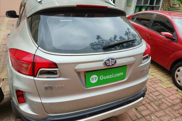 Used Bestune X80 2013 2.0L automatic comfort version Rear