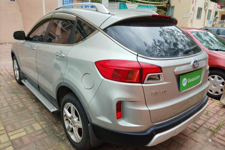 Used Bestune X80 2013 2.0L automatic comfort version Rear Left 45 Deg