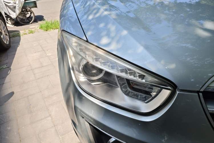 Used Bestune X80 2013 2.0L automatic comfort version Right Front Headlight