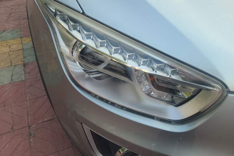 Used Bestune X80 2013 2.0L manual luxury version Right Front Headlight