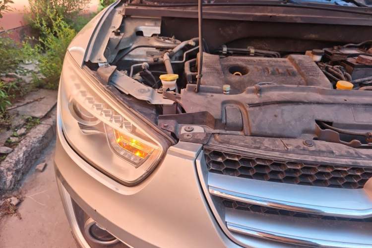 Used Bestune X80 2013 2.0L automatic luxury version Right Front Headlight
