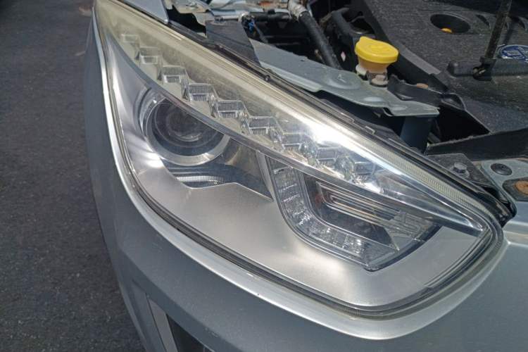 Used Bestune X80 2013 2.0L automatic comfort version Right Front Headlight