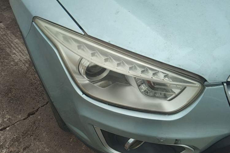 Used Bestune X80 2013 2.0L automatic comfort version Right Front Headlight