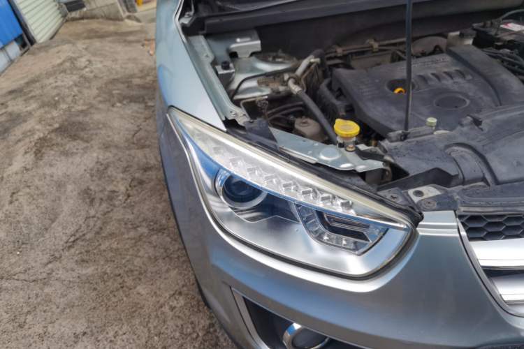 Used Bestune X80 2013 2.0L automatic comfort version Right Front Headlight