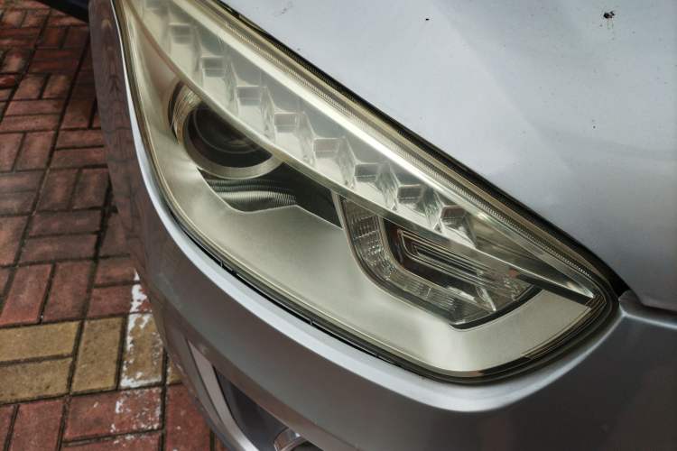 Used Bestune X80 2013 2.0L automatic comfort version Right Front Headlight