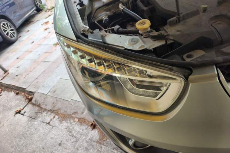 Used Bestune X80 2013 2.0L automatic luxury version Right Front Headlight