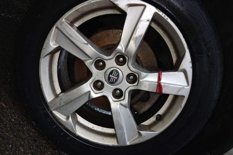 Used Bestune X80 2013 2.0L automatic luxury version Right Front Wheel Hub