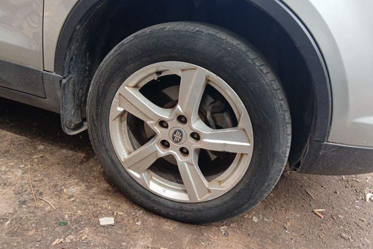 Used Bestune X80 2013 2.0L automatic comfort version Right Front Wheel Hub
