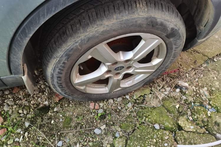 Used Bestune X80 2013 2.0L manual luxury version Right Front Wheel Hub