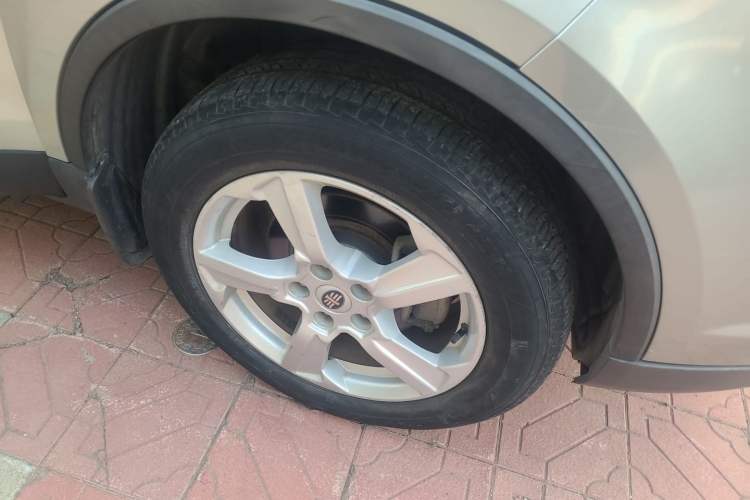 Used Bestune X80 2013 2.0L manual luxury version Right Front Wheel Hub