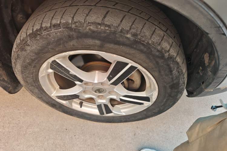 Used Bestune X80 2013 2.0L automatic luxury version Right Front Wheel Hub