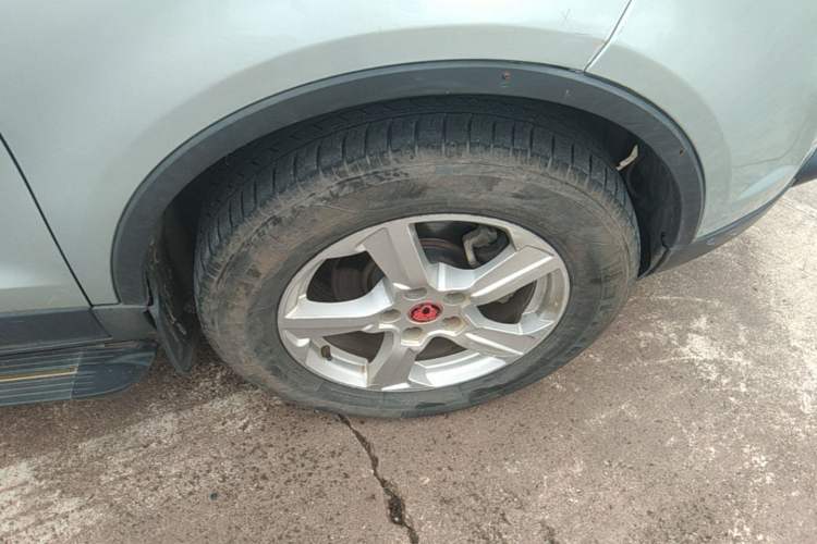 Used Bestune X80 2013 2.0L automatic comfort version Right Front Wheel Hub