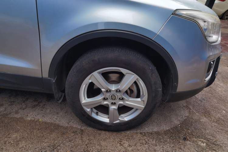 Used Bestune X80 2013 2.0L automatic comfort version Right Front Wheel Hub