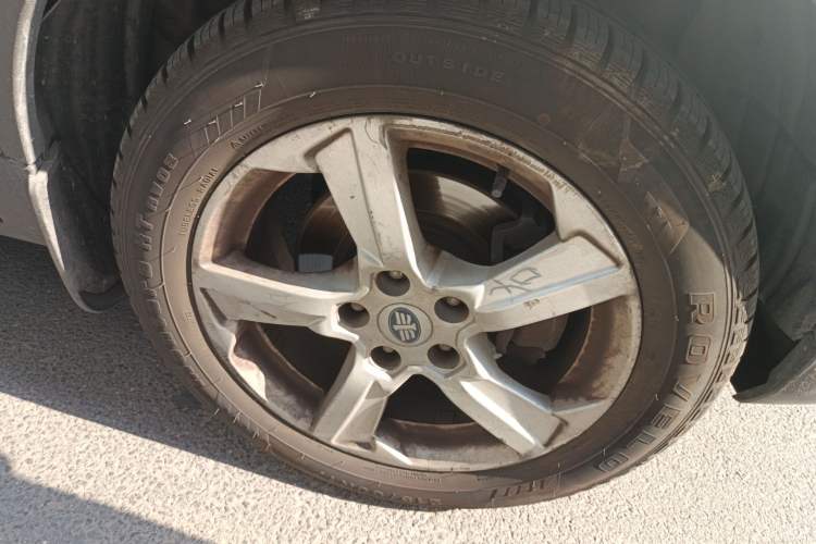 Used Bestune X80 2013 2.0L automatic luxury version Right Front Wheel Hub