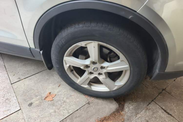Used Bestune X80 2013 2.0L automatic luxury version Right Front Wheel Hub