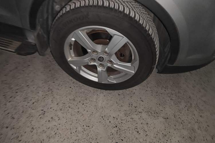 Used Bestune X80 2013 2.0L manual luxury version Right Front Wheel Hub
